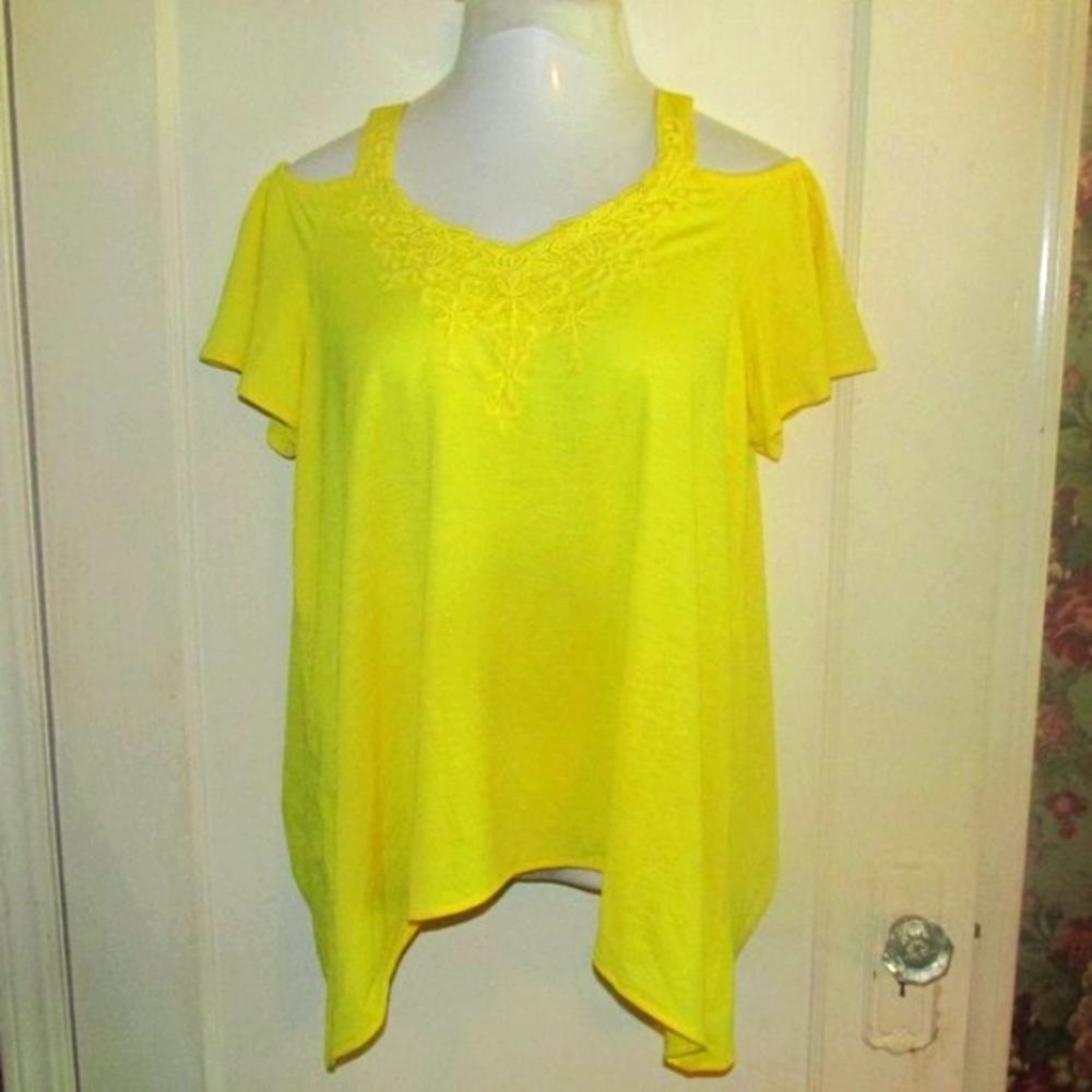 Yellow asymmetrical blouse size 14-16 W